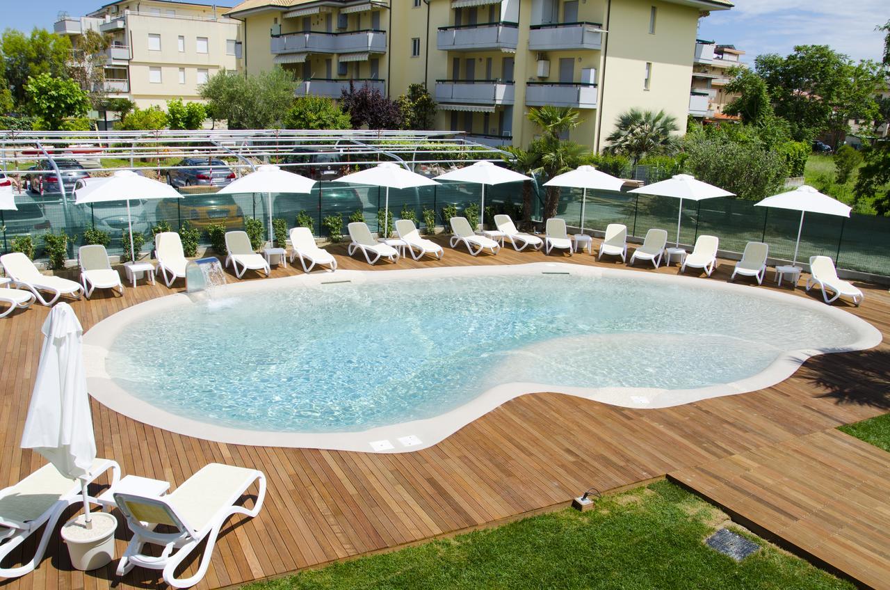 Almaluna Hotel & Resort Альба-Адриатика Экстерьер фото