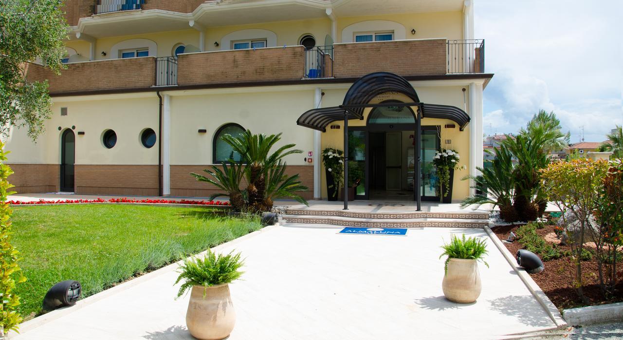 Almaluna Hotel & Resort Альба-Адриатика Экстерьер фото