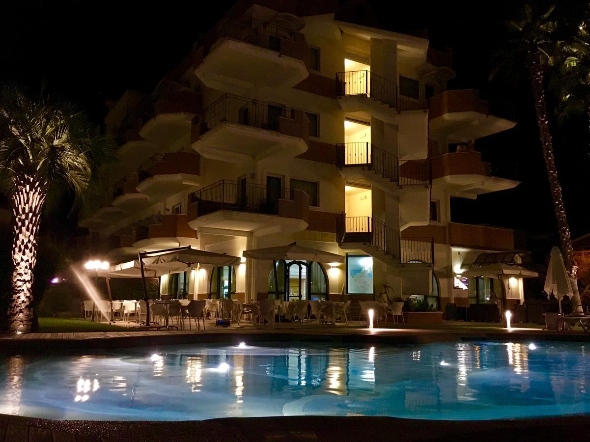 Almaluna Hotel & Resort Альба-Адриатика Экстерьер фото
