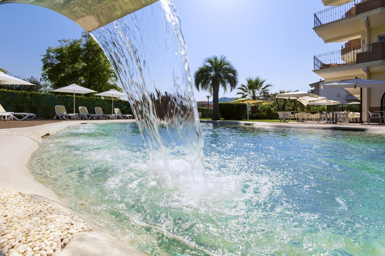 Almaluna Hotel & Resort Альба-Адриатика Экстерьер фото