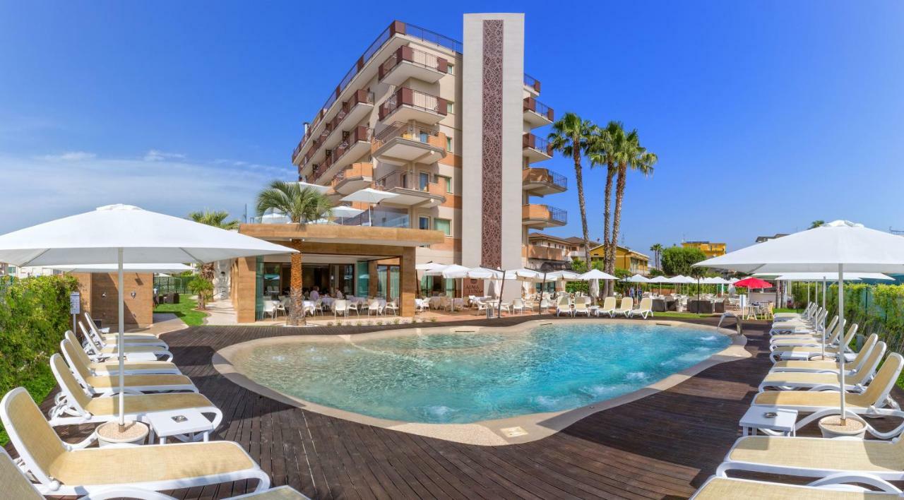 Almaluna Hotel & Resort Альба-Адриатика Экстерьер фото