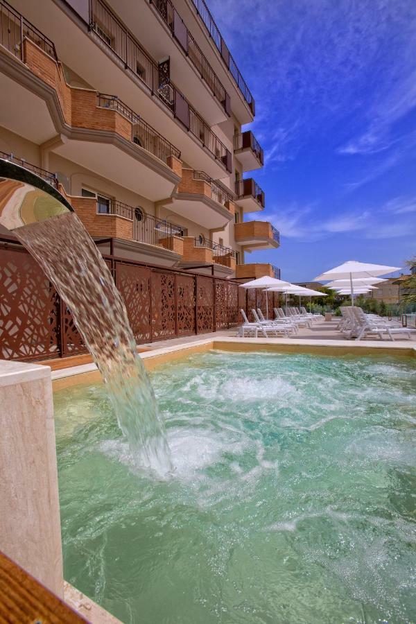 Almaluna Hotel & Resort Альба-Адриатика Экстерьер фото
